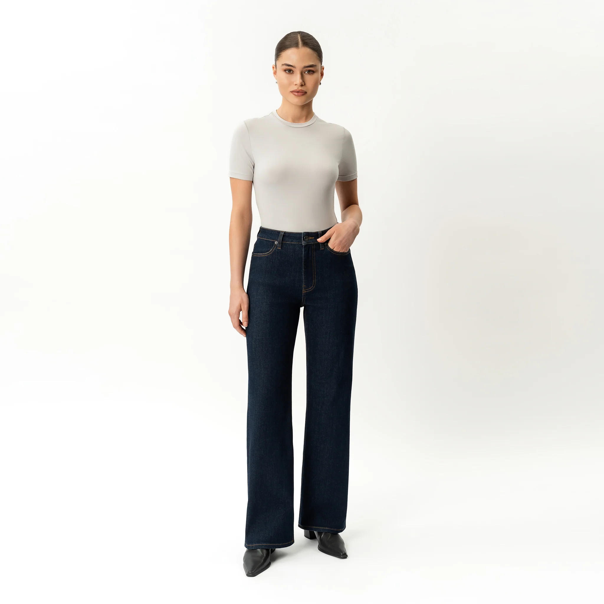 Relaxed ComfortDenim™ Jeans - Image 4