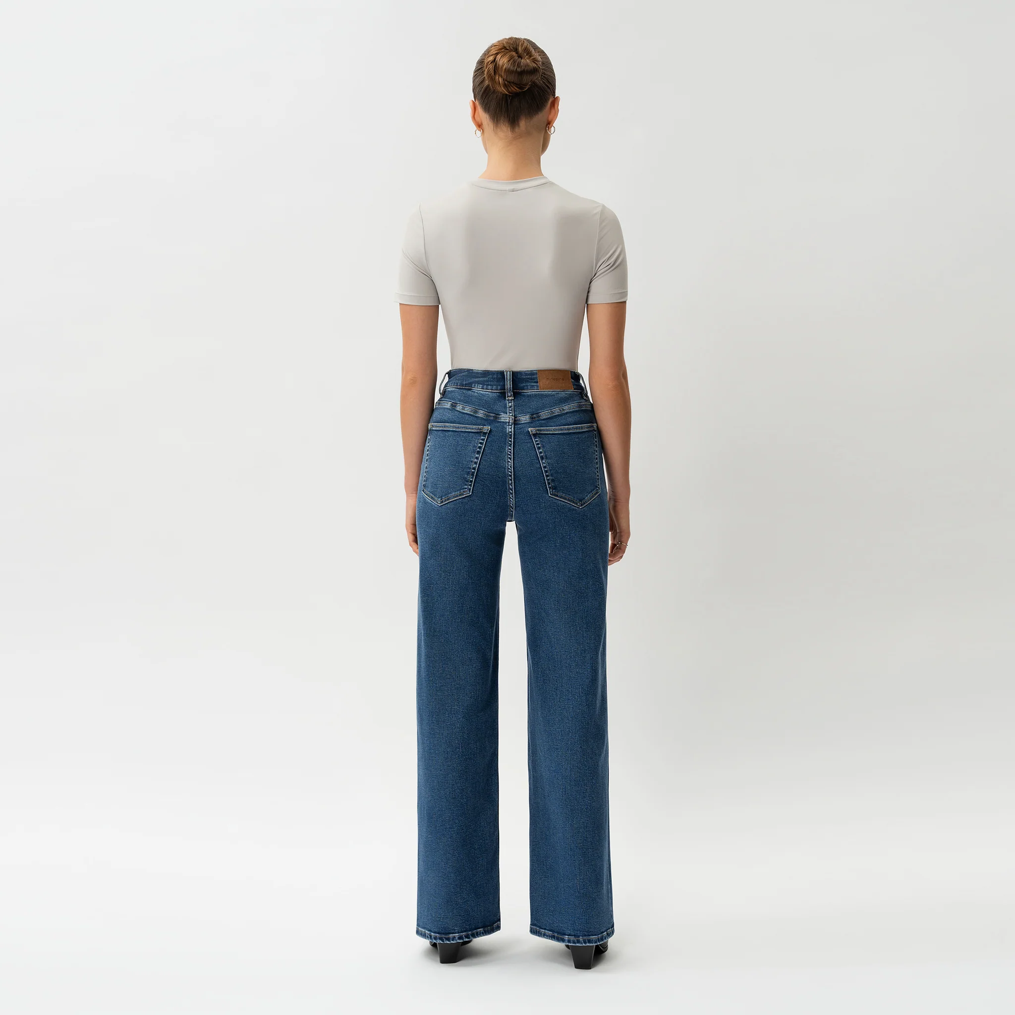 Relaxed ComfortDenim™ Jeans - Image 7