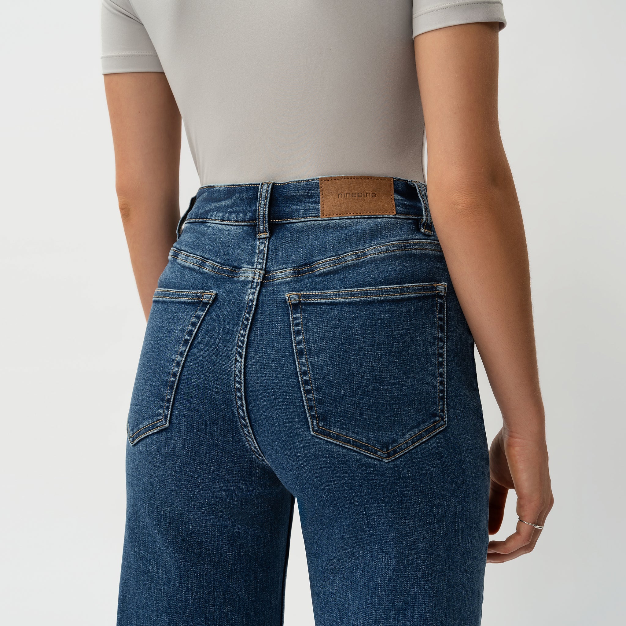 Relaxed ComfortDenim™ Jeans - Image 8